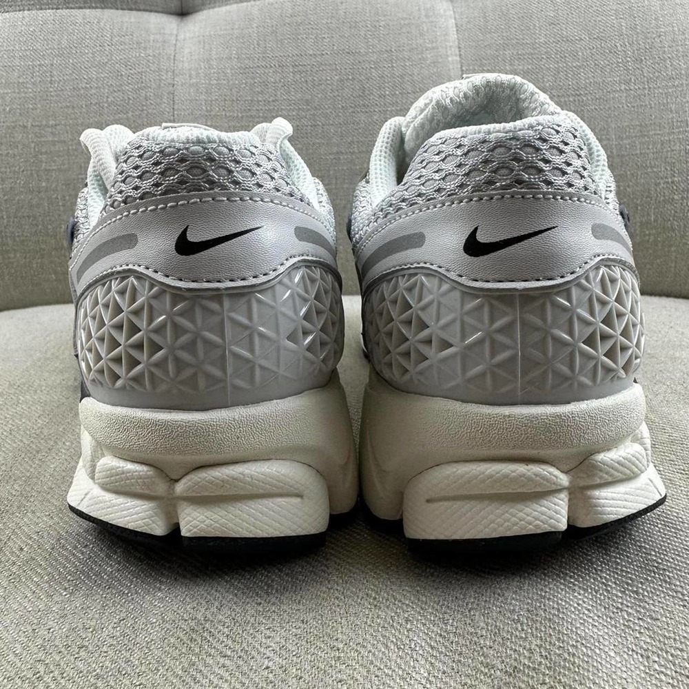 Nike Zoom Vomero 5 Chrome - Picture 4 of 4